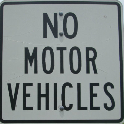 No_motor_vehicles_sign_Chief-Ladiga-Trail-AL-2015-06-01